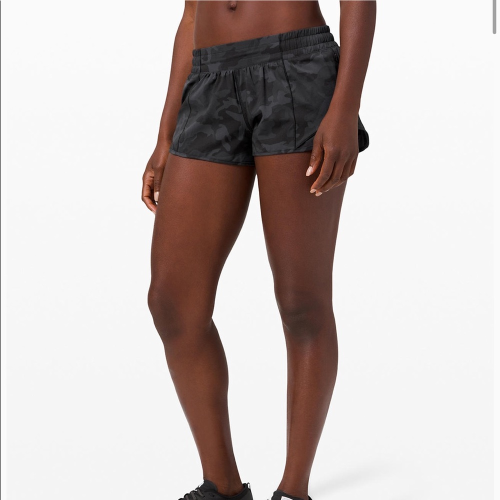 Lululemon Hotty Hot Short II 2.5"